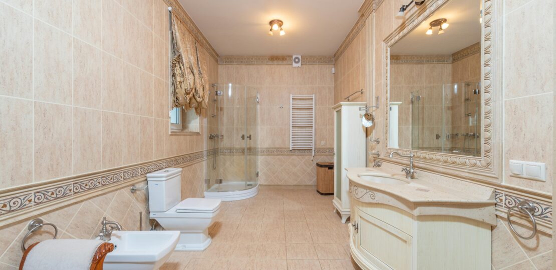 Modern vs. Traditional Vanity Styles